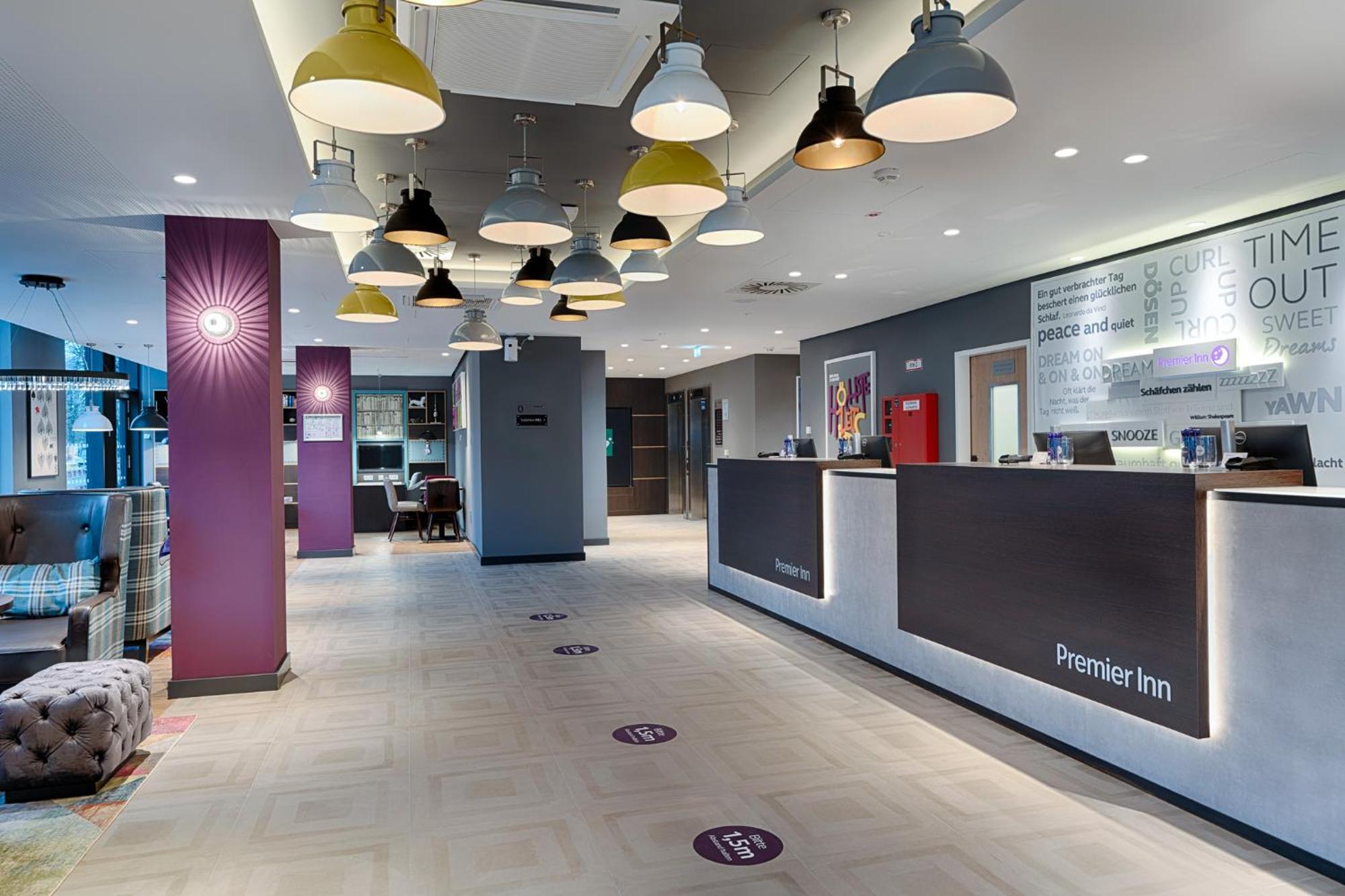 Premier Inn Berlin City Wilmersdorf Esterno foto