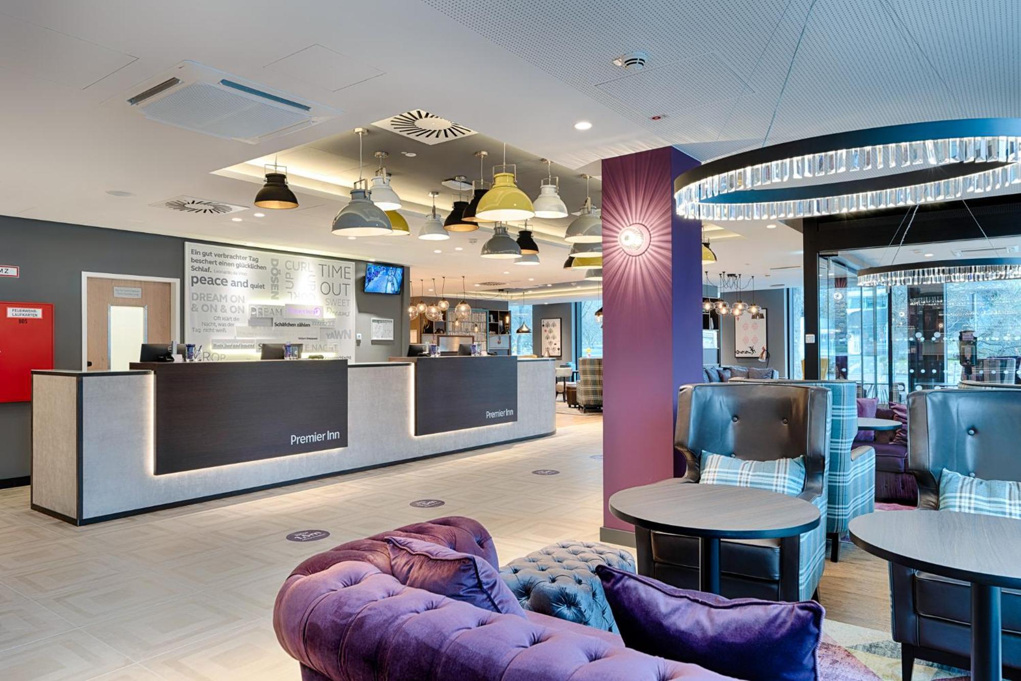 Premier Inn Berlin City Wilmersdorf Esterno foto