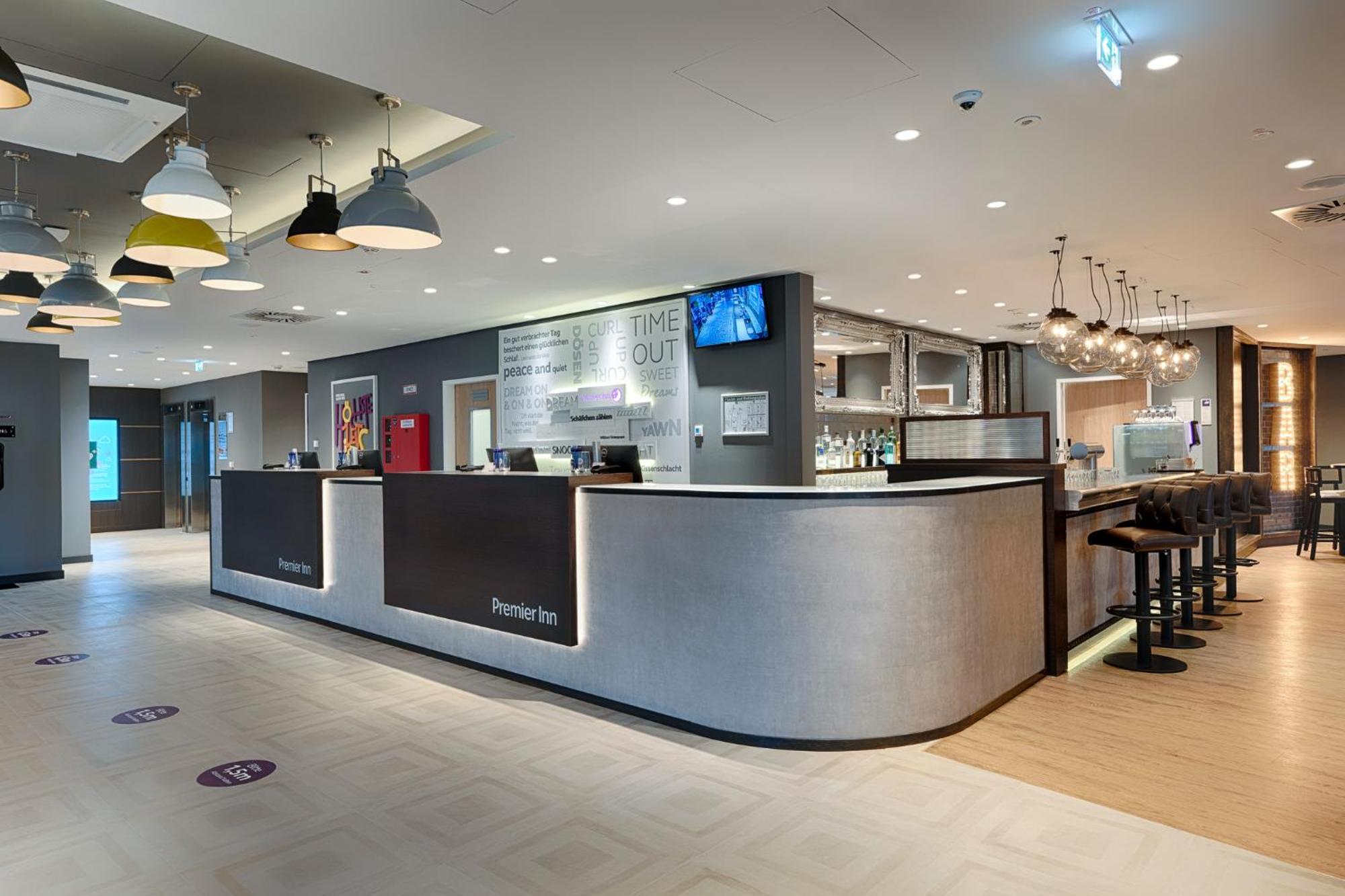 Premier Inn Berlin City Wilmersdorf Esterno foto
